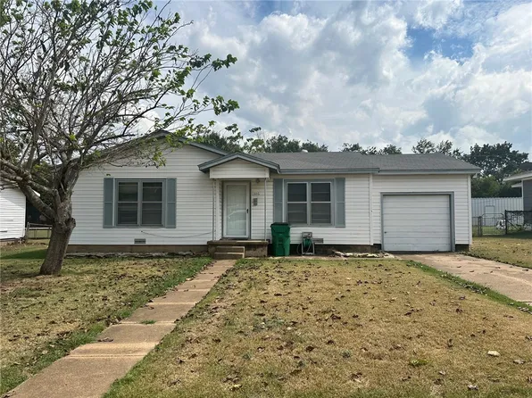 1306 W 5th St, Mc Gregor, TX 76657