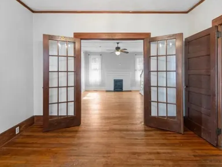 511 S Walker St — Photo 13