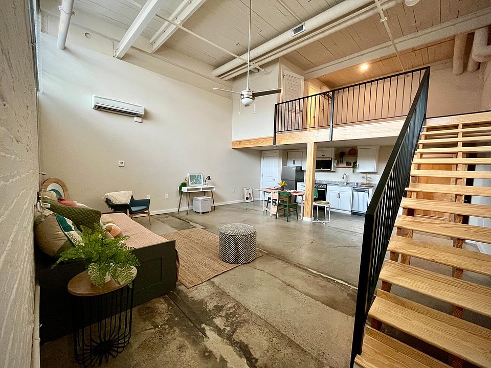 110 W Hampton St 225, Staunton, VA 24401 Zillow