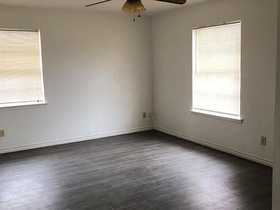 3rd image of 925 Lindy Ct