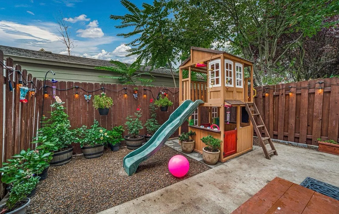 SE Yamhill St, Portland — Photo 1