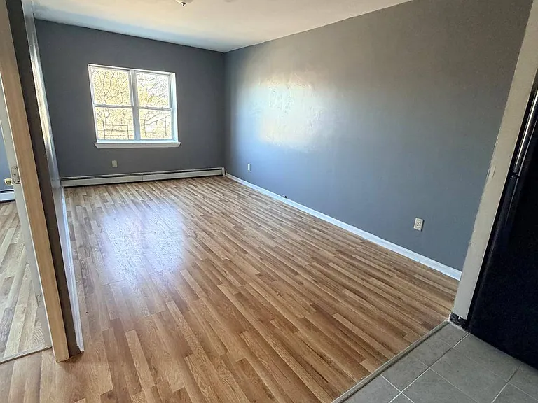 392 Montauk Ave #2 — Photo 7