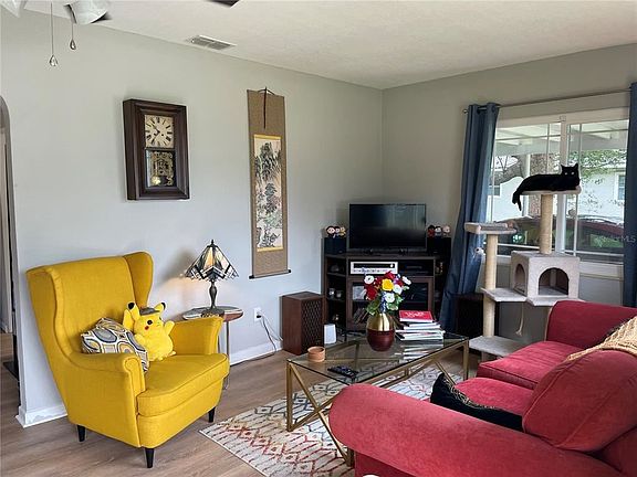 5th image of 308 Avenue J SE