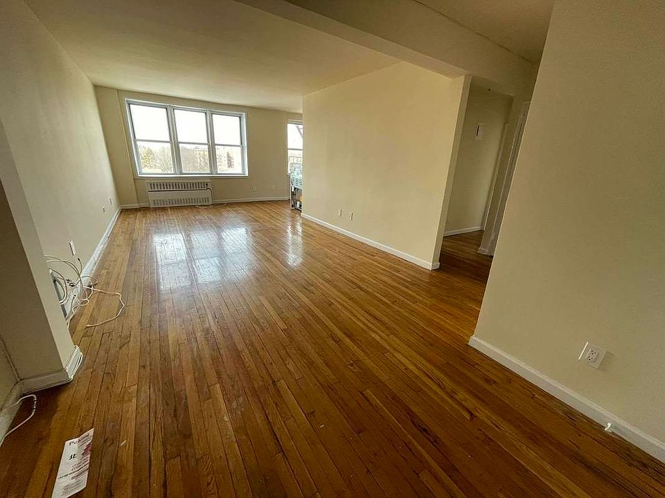 1st image of 33-35 Parsons Blvd #4N