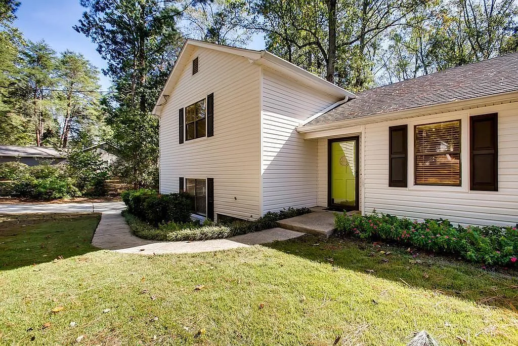 4 bed, 2.0 bath, 2110 sqft, $2,500 — Photo 3