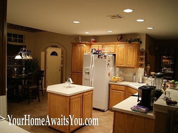 Kitchen w/Island