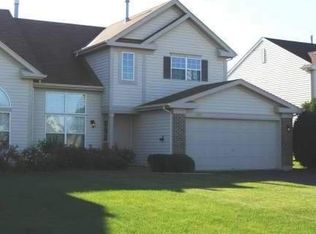 465 Rosewood Xing, Lindenhurst, IL 60046