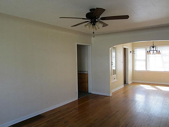 2nd image of 1136 Yale Ave