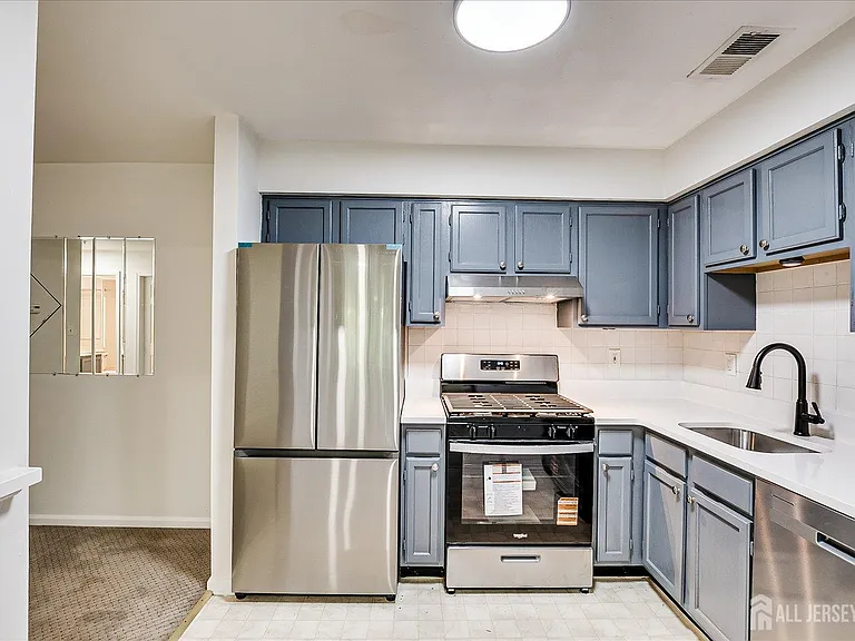 936 Waterford Dr — Photo 17