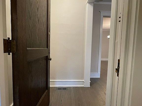 3rd image of 1314 W Cornelia Ave #1