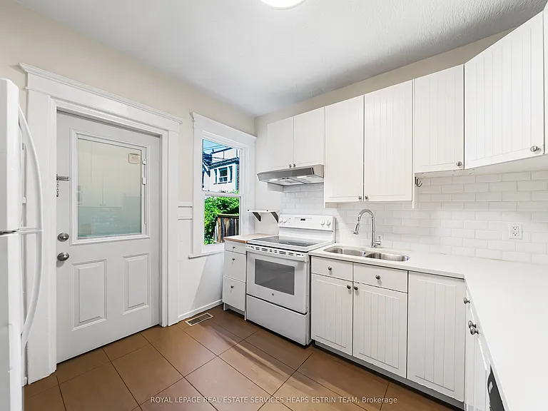624 Pape Ave — Photo 12