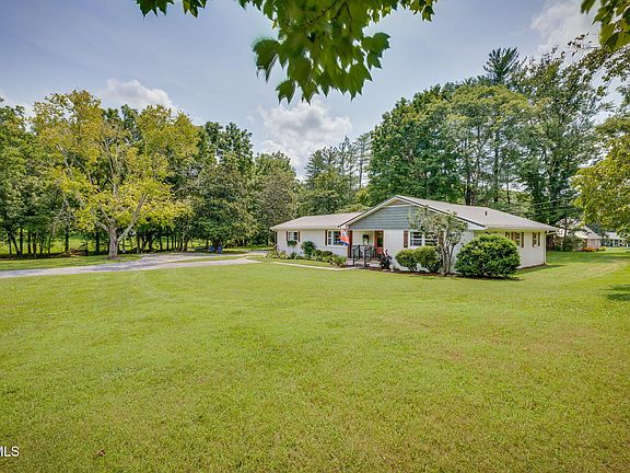 3rd image of 403 Cowan Dr