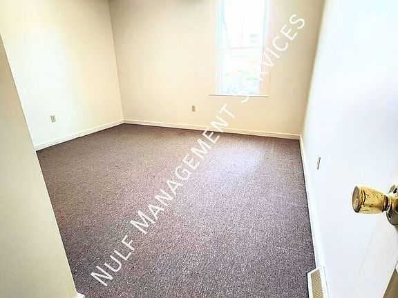 5th image of 613 Ivy St Floor 1