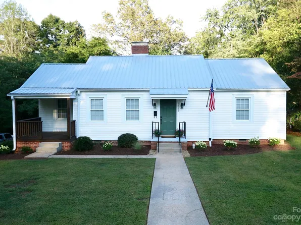1252 11th St NW, Hickory, NC 28601