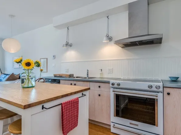 205 E 10th Ave #208, Vancouver, BC V5T 4V6