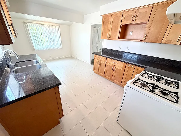 221 W Hammel St — Photo 30