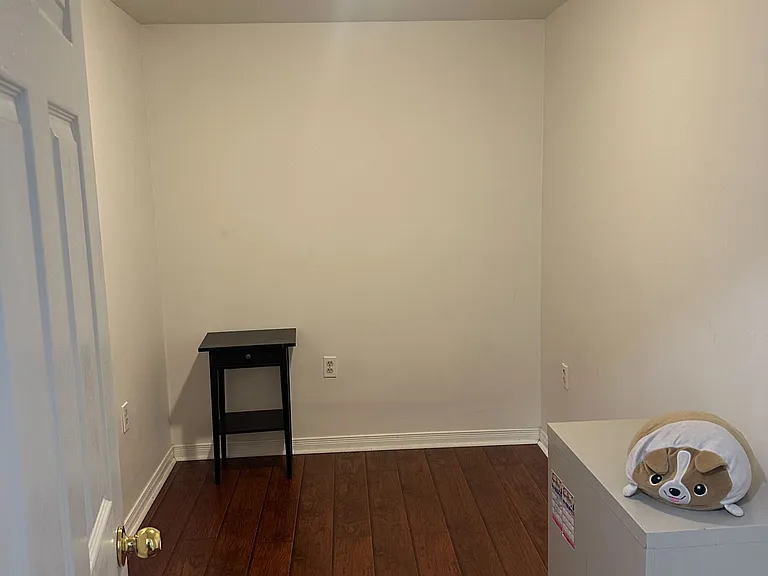 7200 Harding Cres — Photo 33