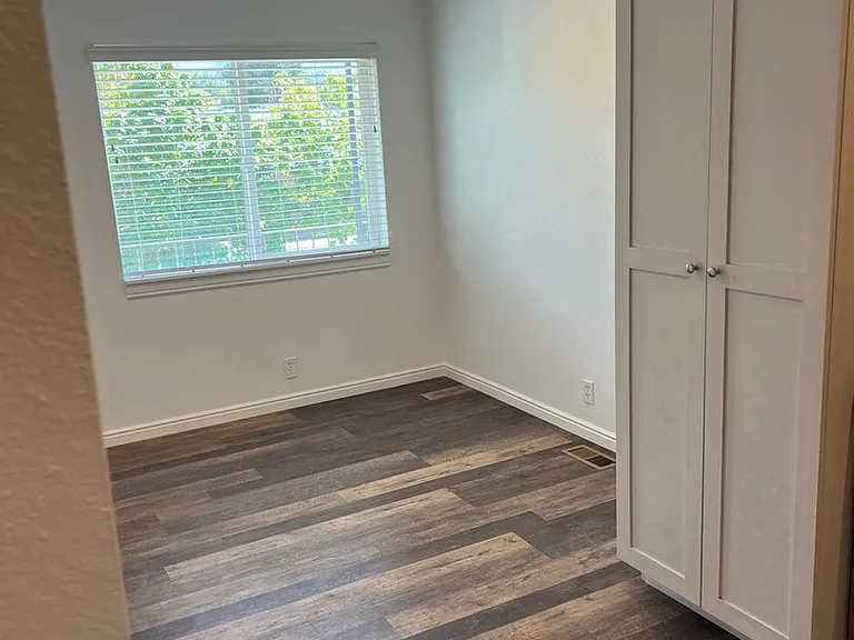 390 E 2700 S — Photo 24