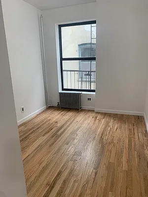 Rented by M.Grossman R.E. Management | media 17