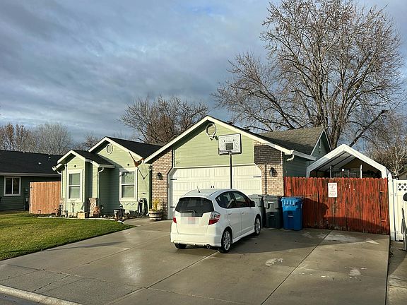 2nd image of 219 E Spruce St