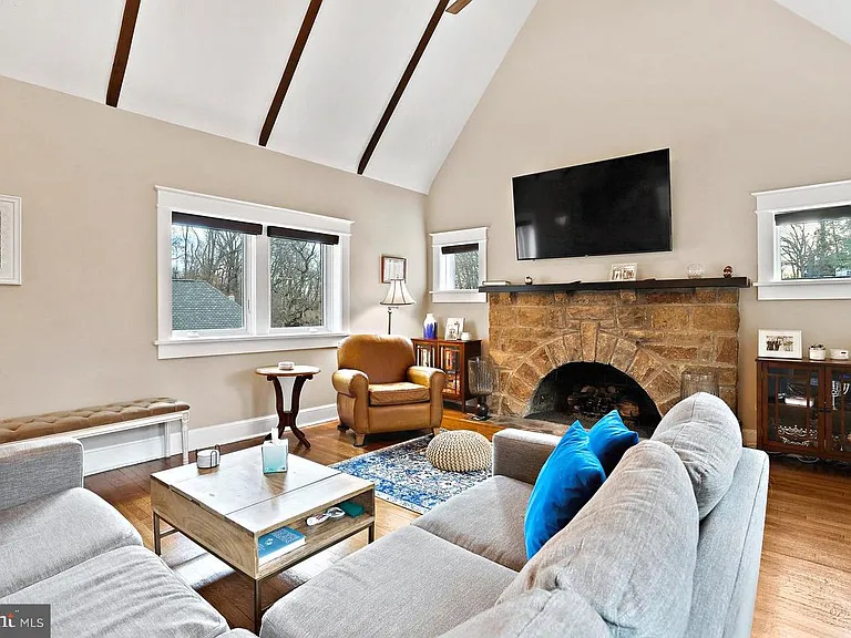 2347 S Arlington Ridge Rd — Photo 40