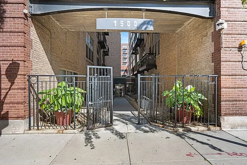 1500 W Monroe St #409 Photo 1