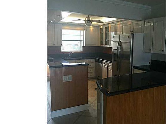 3rd image of 401 NE 19th Ave APT 24