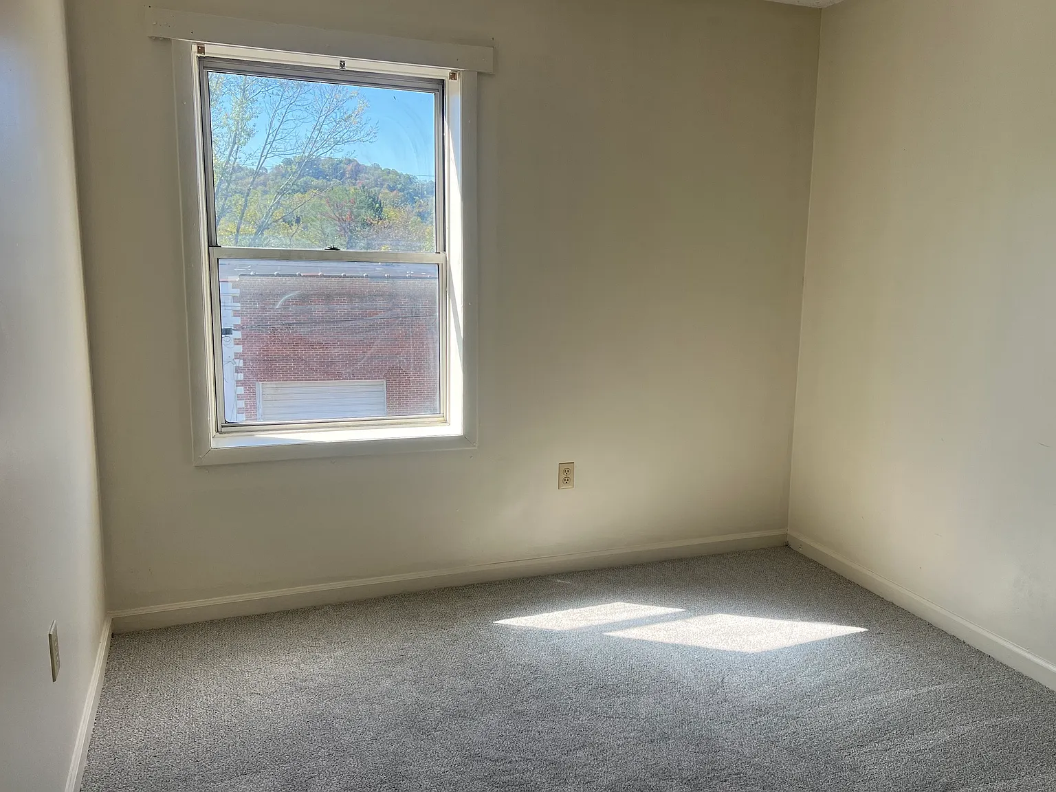 713 S Oakwood Ave — Photo 4