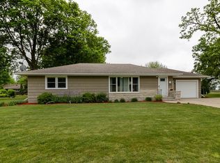 360 N Park Ave, Le Center, MN 56057