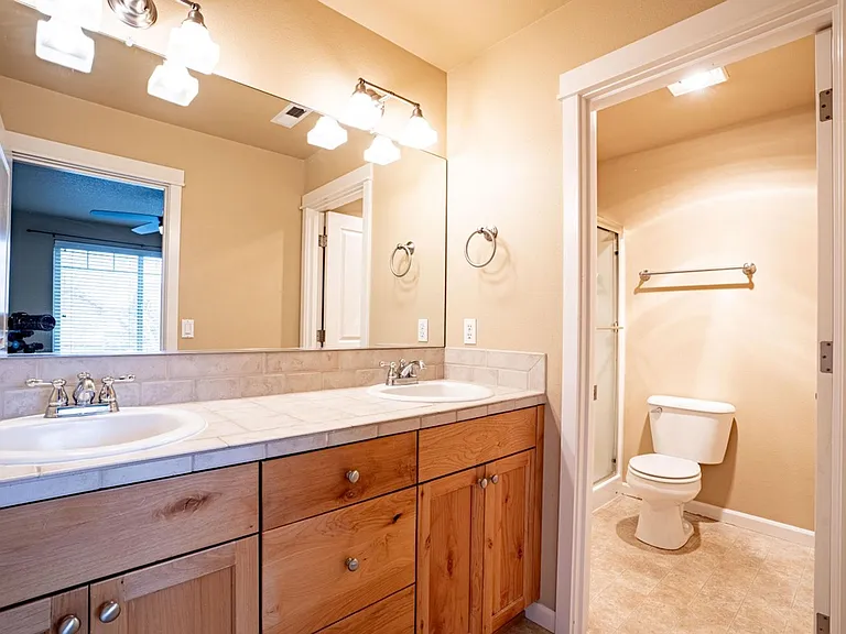 20487 Brentwood Ave — Photo 33