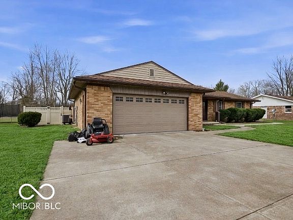 3rd image of 98 E Meadow Glen Dr
