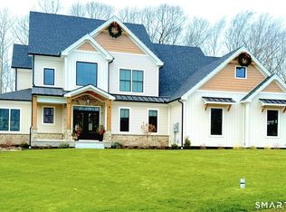 4 Pumpkin Grove, East Lyme, CT 06333