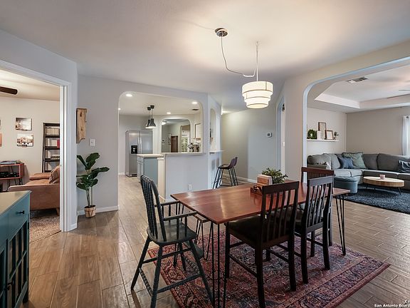 5th image of 1006 Magnolia Bend