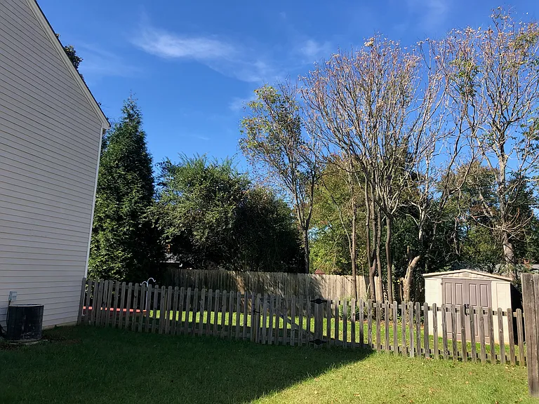 3703 Queenswood Ln — Photo 9