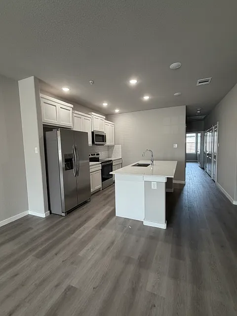 3 bed, 1448 sqft, $1,795 — Photo 2