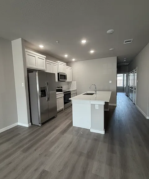 307 Jack Finney Blvd #1015 — Photo 3