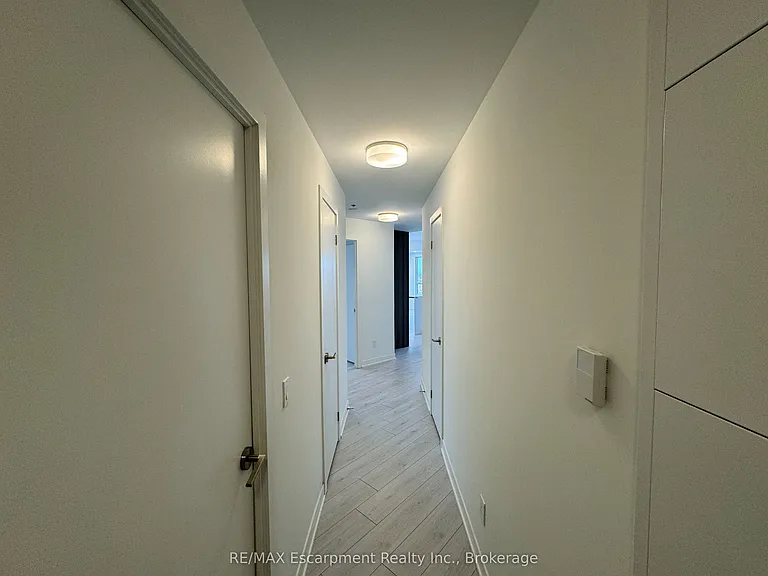 405 Dundas St W #721 — Photo 3