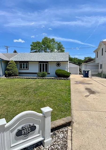 8933 S Komensky Ave photo 1