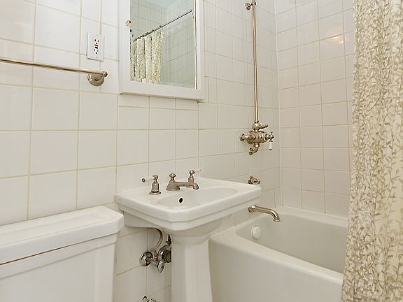 5th image of 406 W 46th St APT 5A