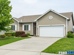 1907 Ridgeview Dr, Papillion, NE 68046