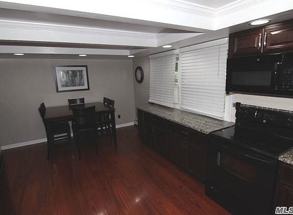 4th image of 110 Scotchpine Dr