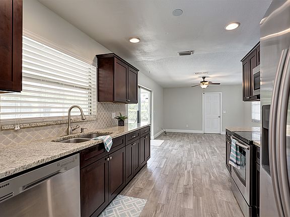 4th image of 502 Benedict Ct