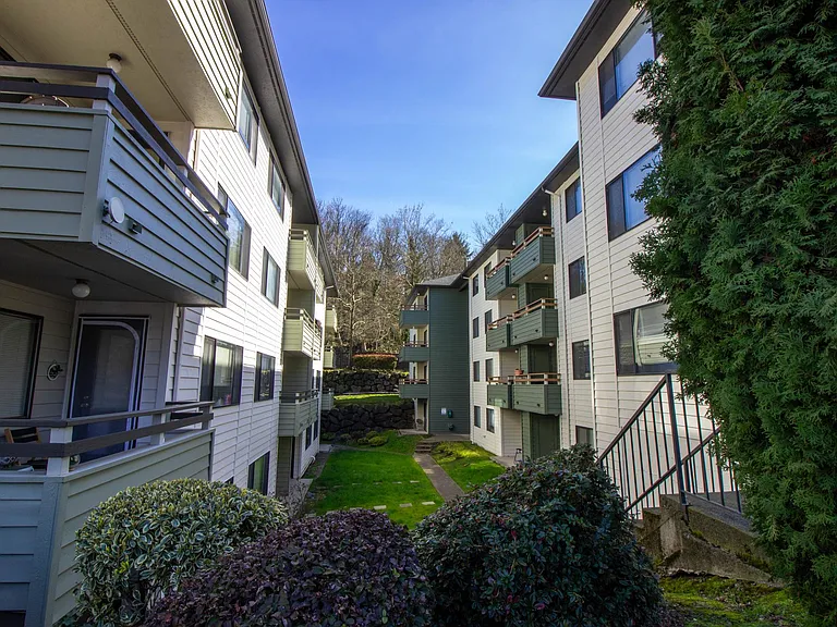Willow Court Apartments — Photo 10