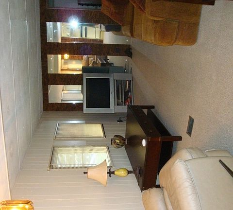 3rd image of 937 Olive Dr
