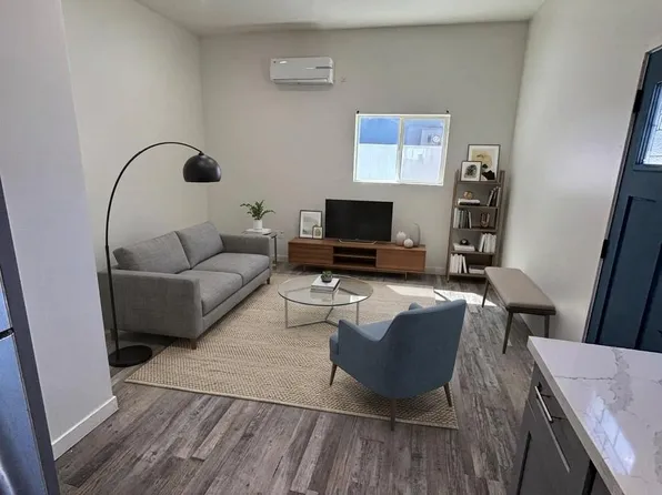 10408 Baring Cross Ave, Los Angeles, CA 90044