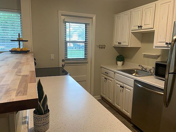 3rd image of 320 Lakeview St APT 114