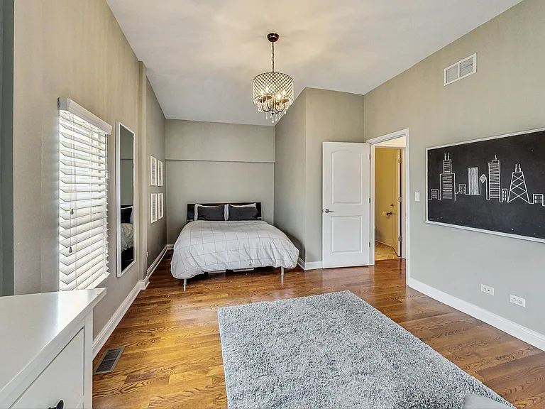1818 W Superior St #2R — Photo 13
