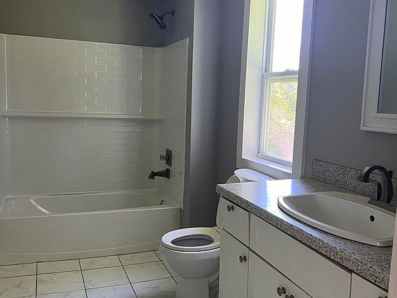 5th image of 641 W 7th St