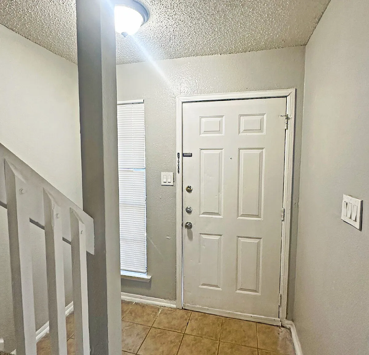 3 bed, 2.0 bath, 1199 sqft, $1,200 — Photo 3
