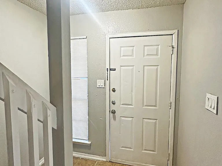 7504 Oak Chase — Photo 3